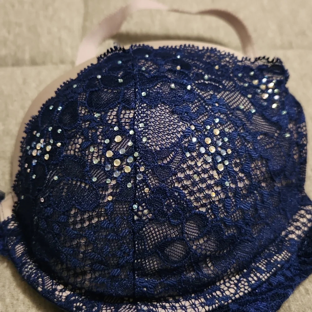 Victoria's secret bra - Picture 2 of 4